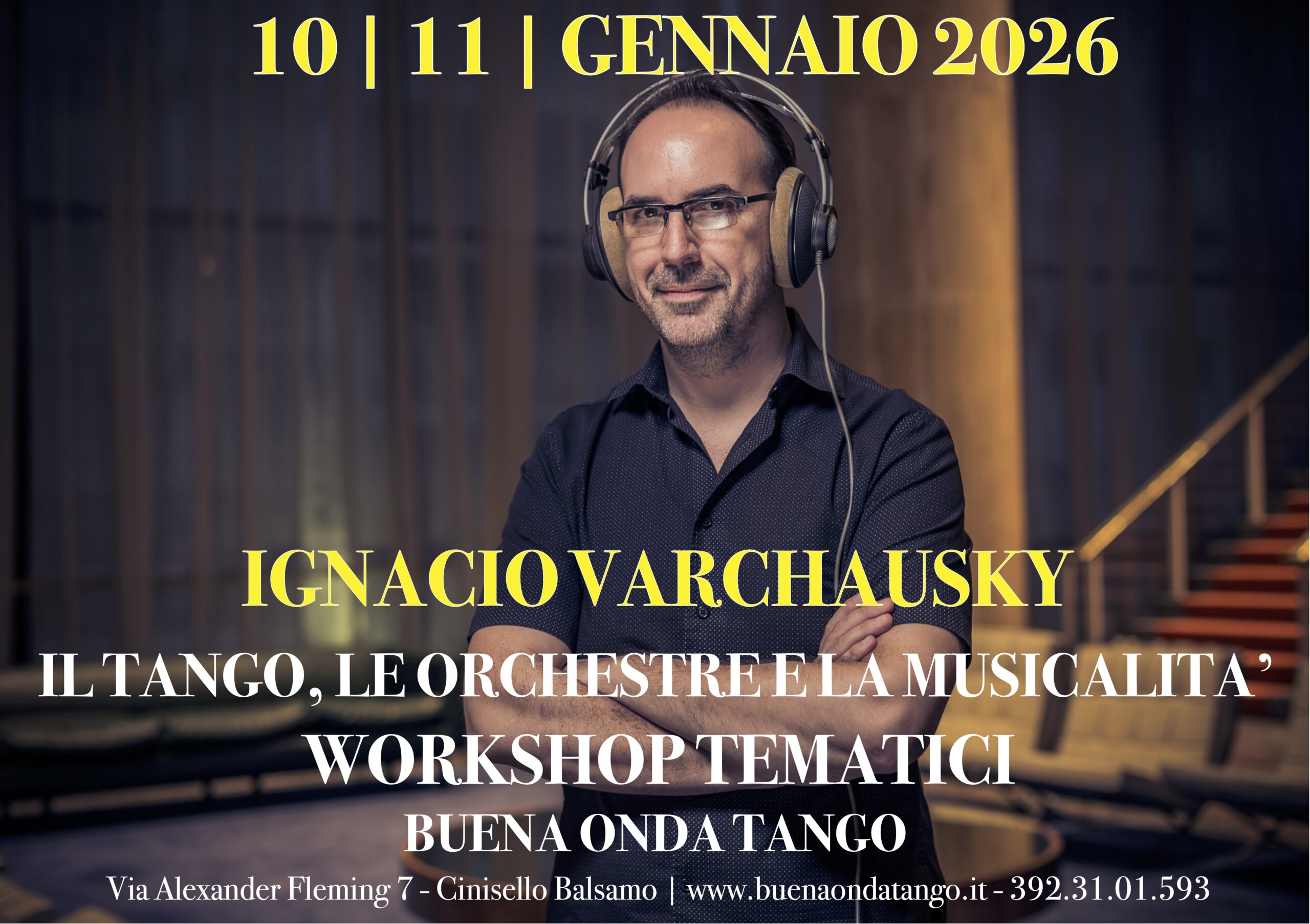 Un uomo con le cuffie è in piedi in un ambiente interno. Il testo promuove un workshop di tango di Ignacio Varchausky che si terrà nel gennaio 2026 a Cinisello Balsamo, in Italia.
