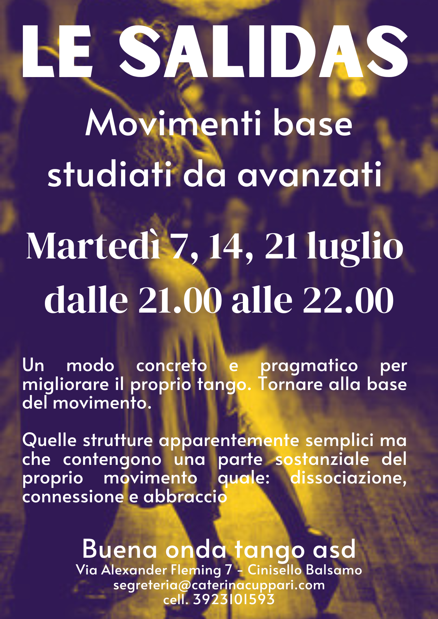 Manifesto in italiano che pubblicizza i corsi di tango di luglio, intitolato "LE SALIDAS", con date, orari e informazioni di contatto in basso. Sullo sfondo una coppia che balla.