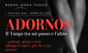 Volantino dell'evento per un workshop di tango intitolato “Adornos”, in programma l'11 novembre 2026, con immagini di gambe in scarpe da ballo con tacco alto e i recapiti per l'iscrizione.
